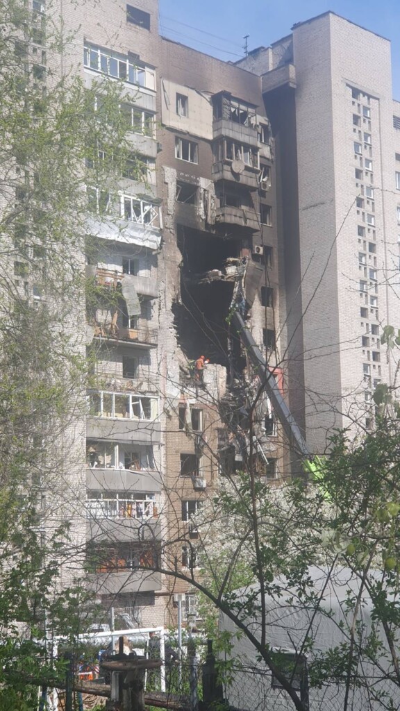 Команда БФ «Схід SOS» була поруч із постраждалими дніпрянами після ворожої атаки в ніч проти 23 квітня | БФ «Схід SOS», картинка №7