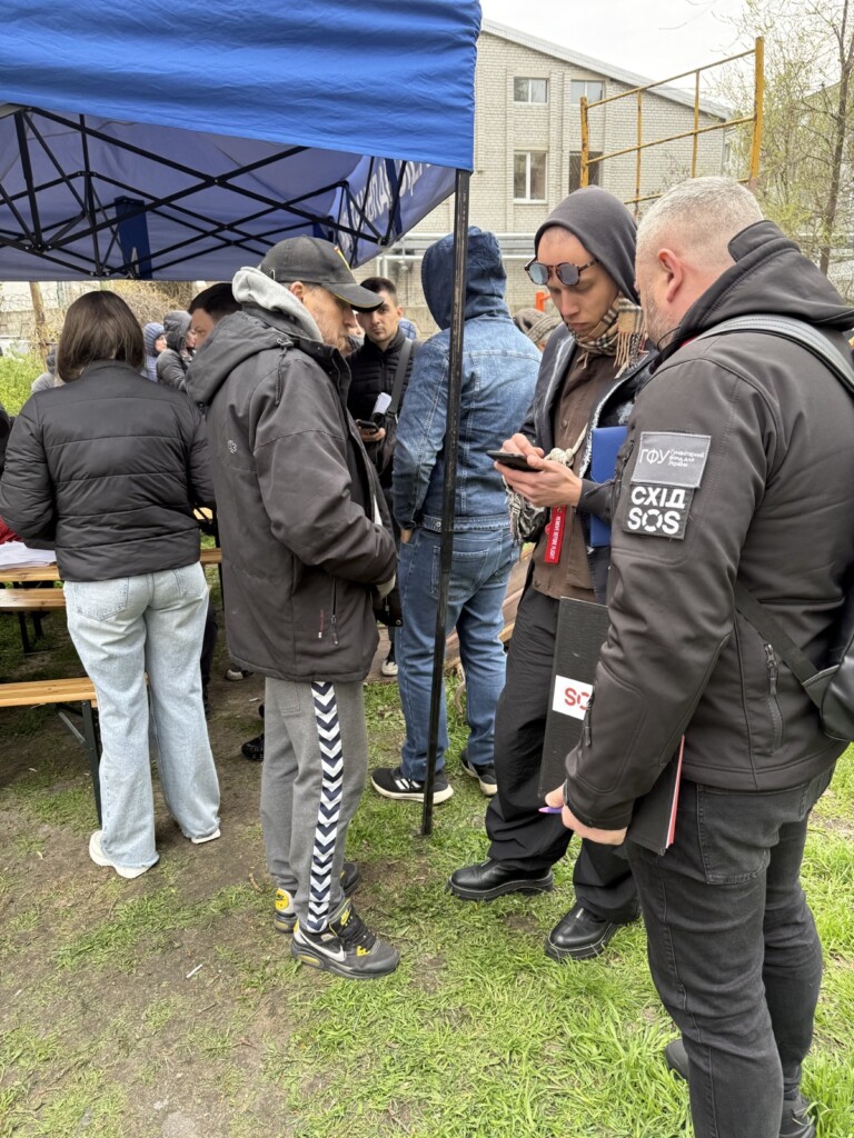 Команда БФ «Схід SOS» була поруч із постраждалими дніпрянами після ворожої атаки в ніч проти 23 квітня | БФ «Схід SOS», картинка №4