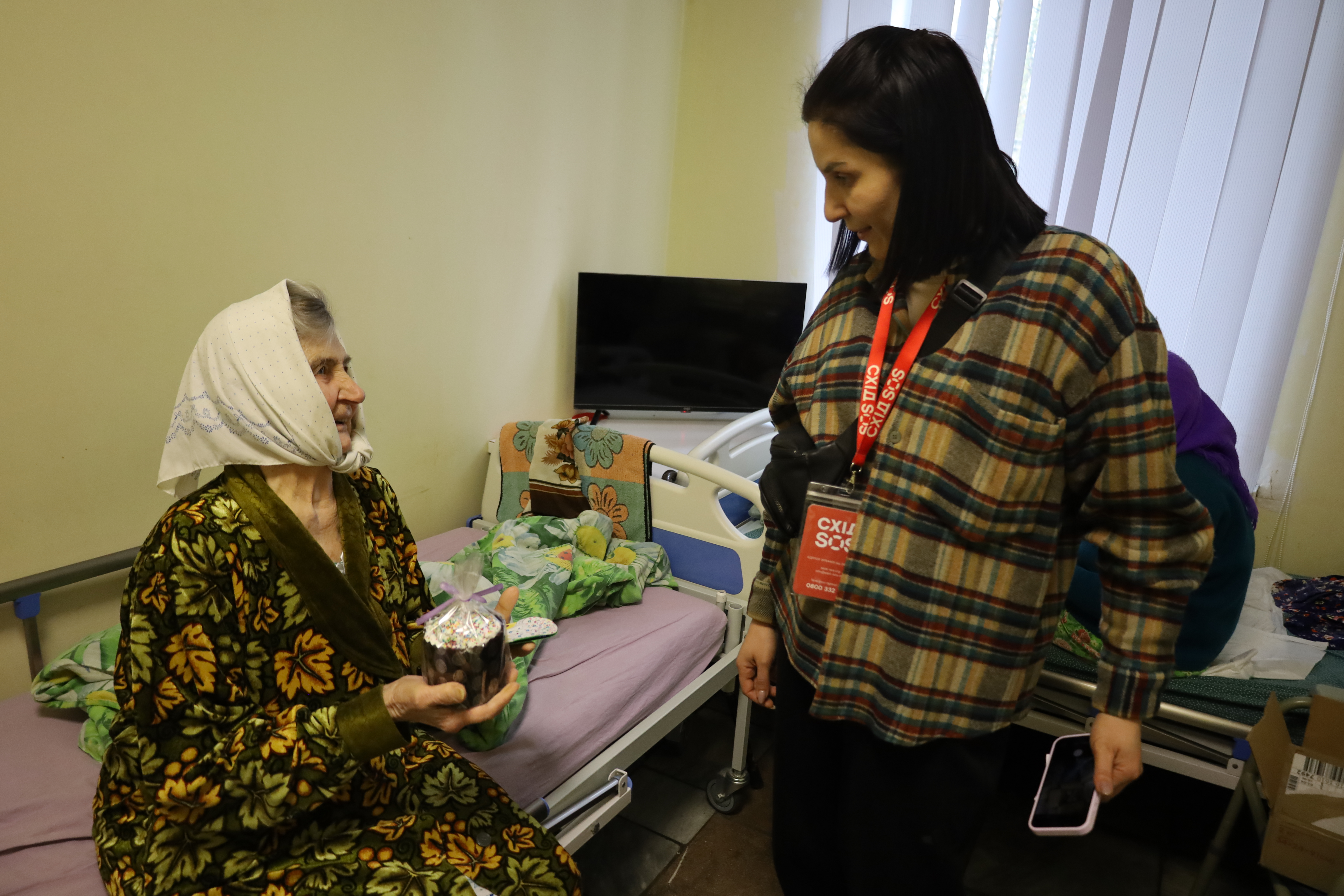 Команда БФ «Схід SOS» привітала 115 евакуйованих з прифронту у тимчасових прихистках Дніпра та Харкова | БФ «Схід SOS», картинка №1