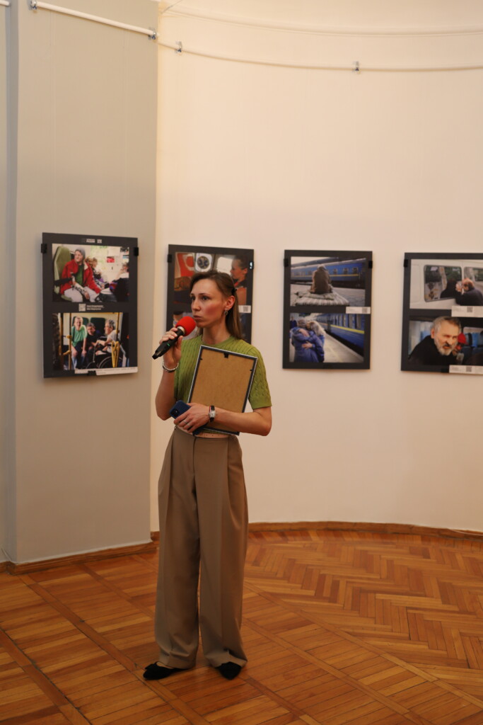 21 травня в Одесі БФ «Схід SOS» відкрив фотовиставку «Хроніки евакуації» | БФ «Схід SOS», картинка №17
