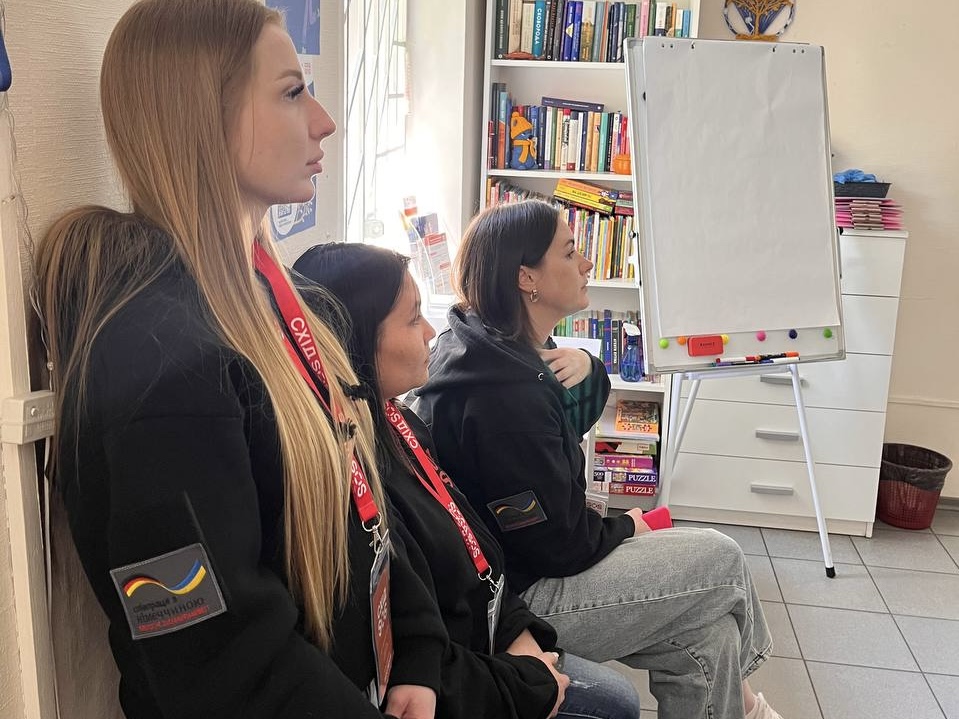 Світанок БФ «Схід SOS»: як ми малювали надію в просторах «Затишно space» | БФ «Схід SOS», картинка №15