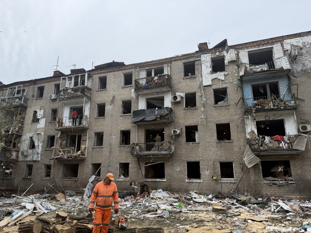 Команда БФ «Схід SOS» підтримала постраждалих мешканців Дніпра після російського обстрілу | БФ «Схід SOS», картинка №11