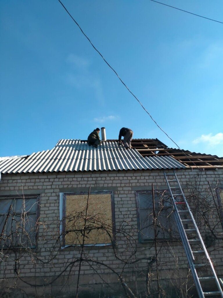 БФ «Схід SOS» допоміг відновити дім пані Марії після ворожого обстрілу Башилівки (Харківщина) | БФ «Схід SOS», картинка №6