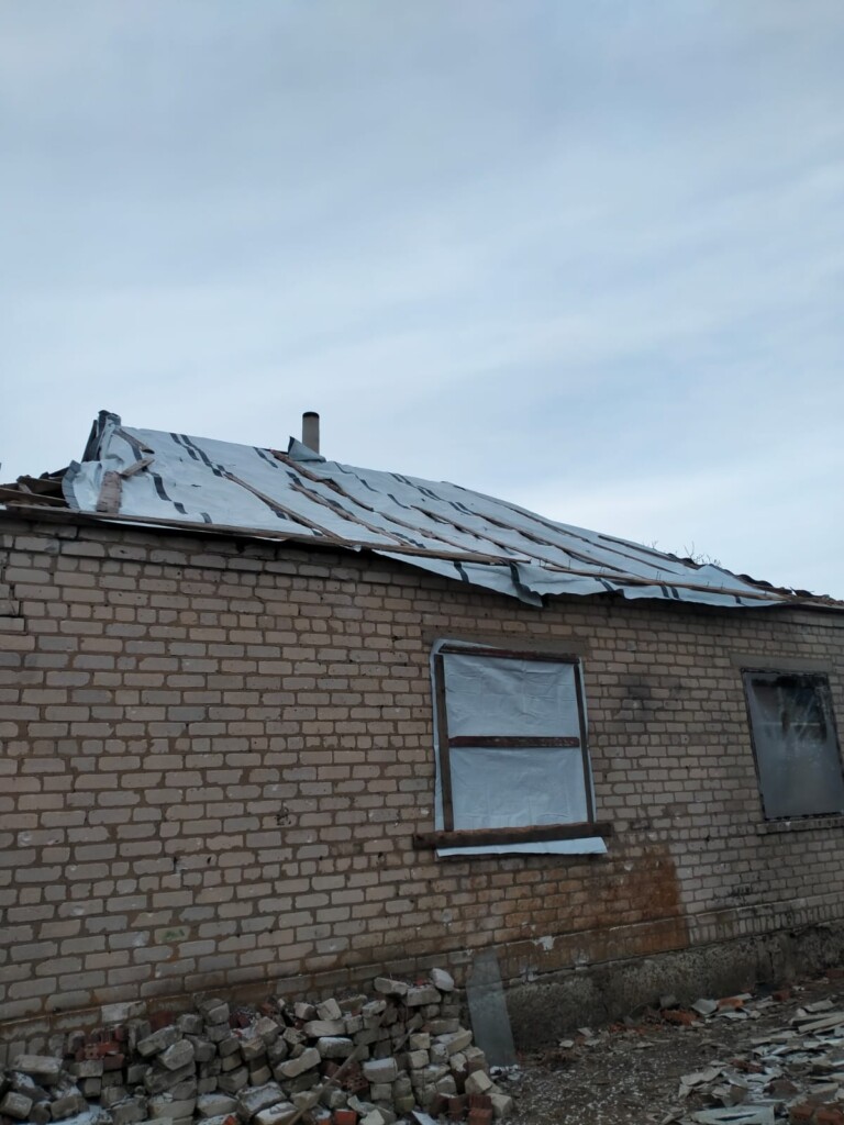 БФ «Схід SOS» допоміг відновити дім пані Марії після ворожого обстрілу Башилівки (Харківщина) | БФ «Схід SOS», картинка №2