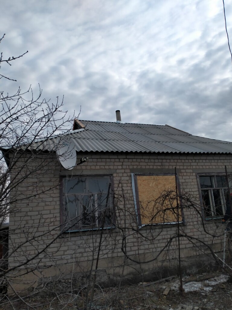 БФ «Схід SOS» допоміг відновити дім пані Марії після ворожого обстрілу Башилівки (Харківщина) | БФ «Схід SOS», картинка №8