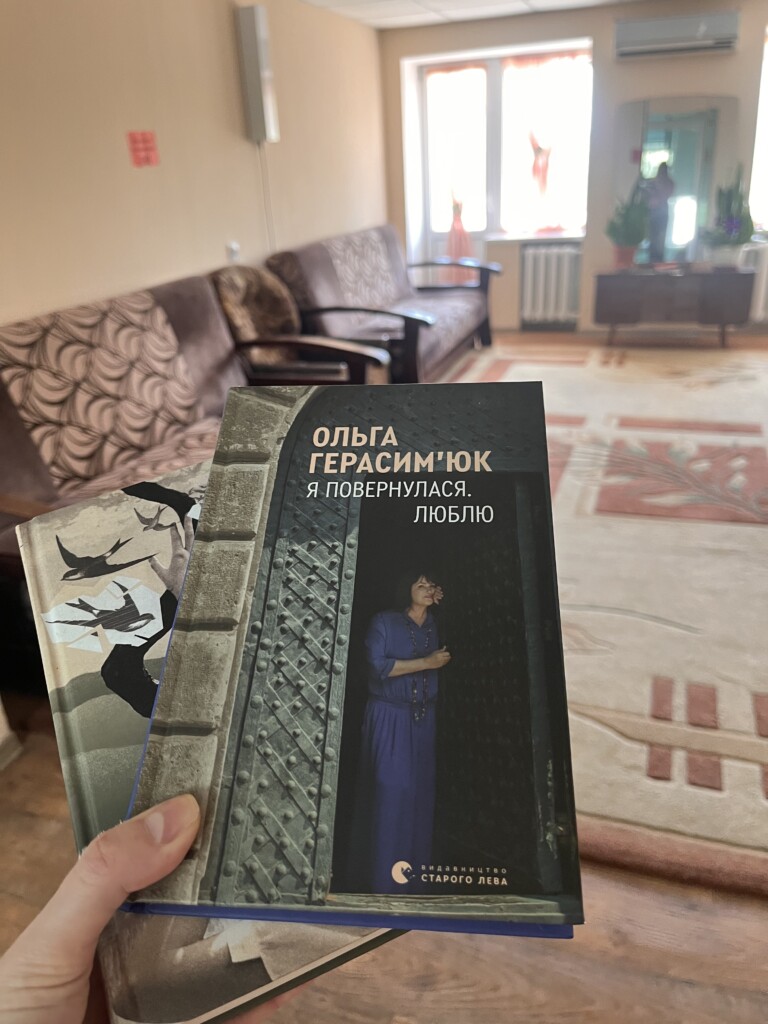Ще один спосіб бути поруч: дякуємо «Видавництву Старого Лева» за книжки для евакуйованих із прифронту | БФ «Схід SOS», картинка №3