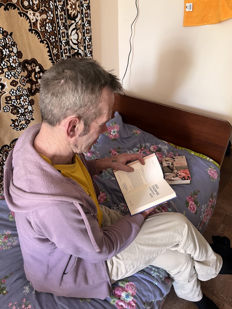 Ще один спосіб бути поруч: дякуємо «Видавництву Старого Лева» за книжки для евакуйованих із прифронту | БФ «Схід SOS», картинка №2
