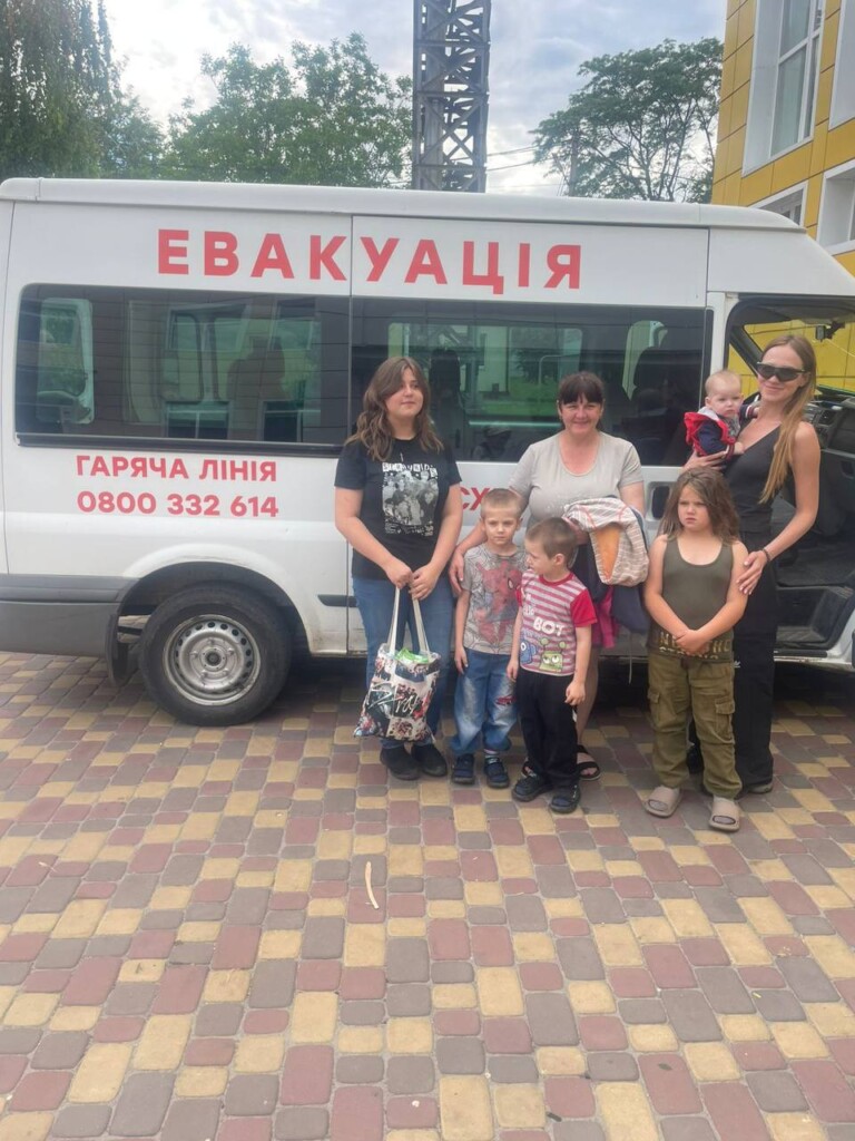 Від порятунку до нового дому: команда БФ «Схід SOS» забезпечила повний цикл евакуації для родини із прифронтової Синельниківщини | БФ «Схід SOS», картинка №1