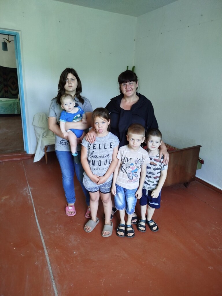 Від порятунку до нового дому: команда БФ «Схід SOS» забезпечила повний цикл евакуації для родини із прифронтової Синельниківщини | БФ «Схід SOS», картинка №5