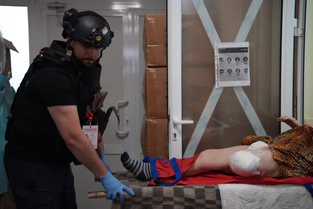 U.S. Journalist Documents How East SOS Evacuates People with Disabilities from Kramatorsk | CF «East SOS», картинка №3