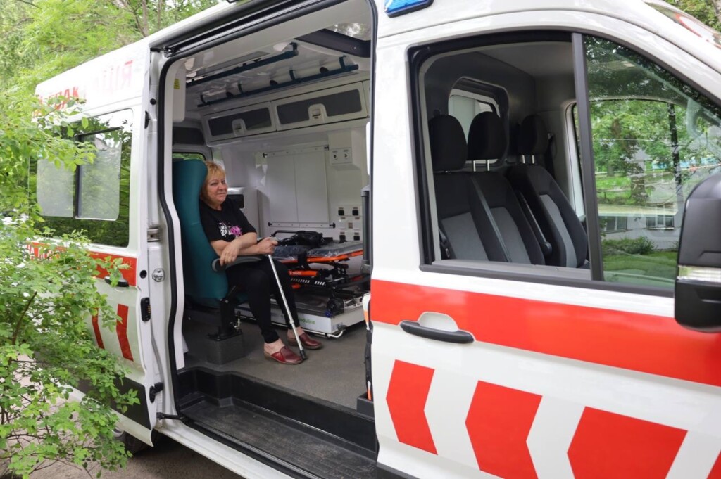 Логістика турботи БФ «Схід SOS»: нове авто швидкої допомоги посилило підтримку евакуйованих | БФ «Схід SOS», картинка №3