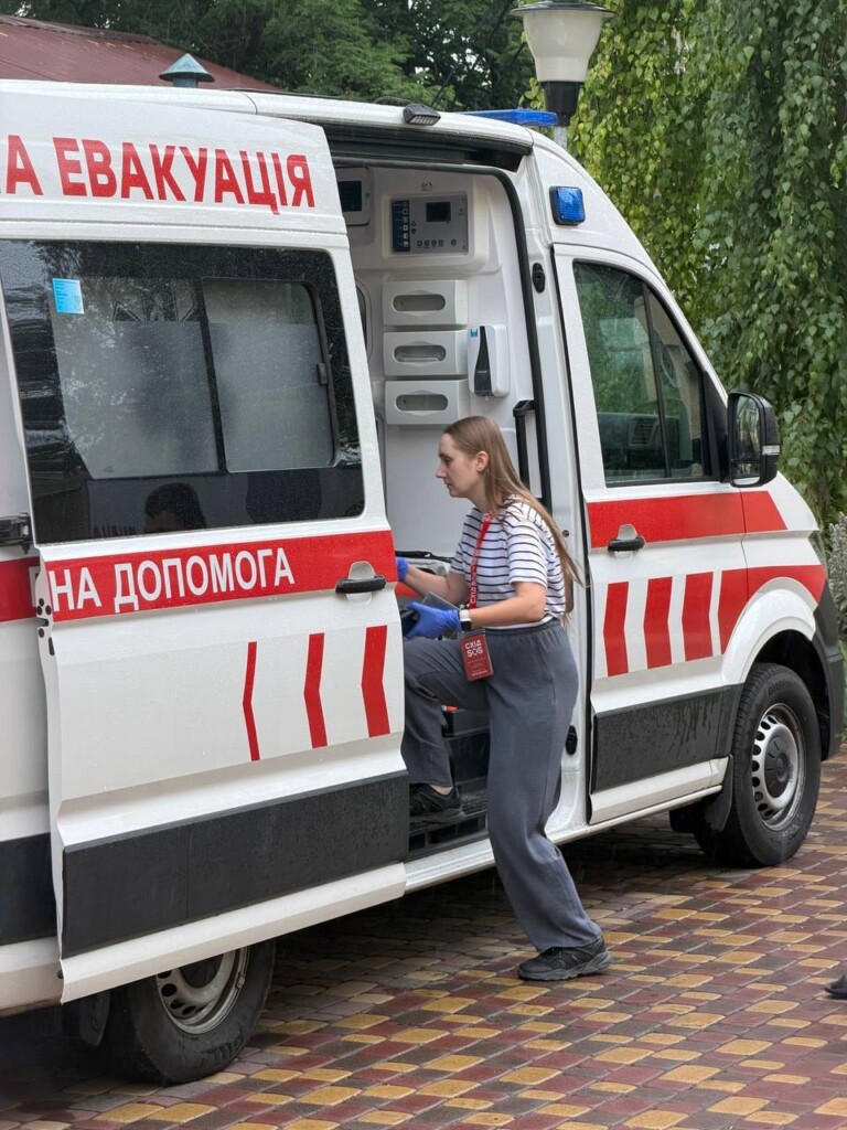 Логістика турботи БФ «Схід SOS»: нове авто швидкої допомоги посилило підтримку евакуйованих | БФ «Схід SOS», картинка №4