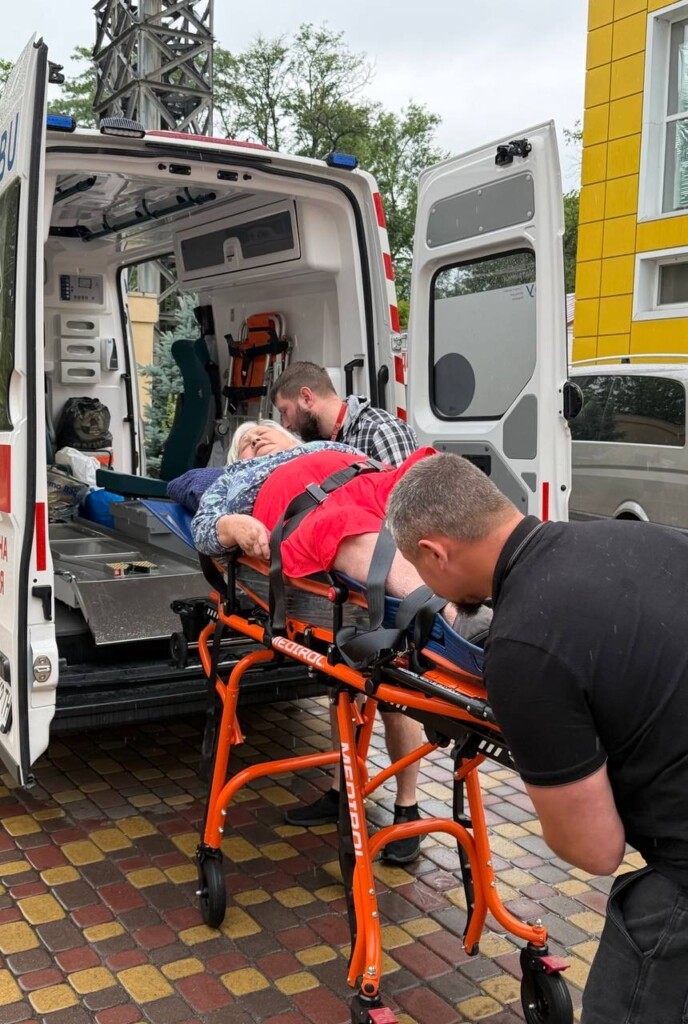 Логістика турботи БФ «Схід SOS»: нове авто швидкої допомоги посилило підтримку евакуйованих | БФ «Схід SOS», картинка №5