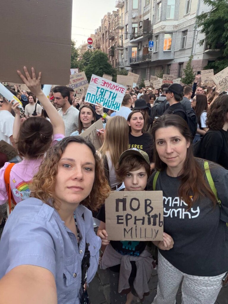 Позиція БФ «Схід SOS» щодо мирних протестів на підтримку прозорості кадрових рішень та тиску на інших учасників | БФ «Схід SOS», картинка №1
