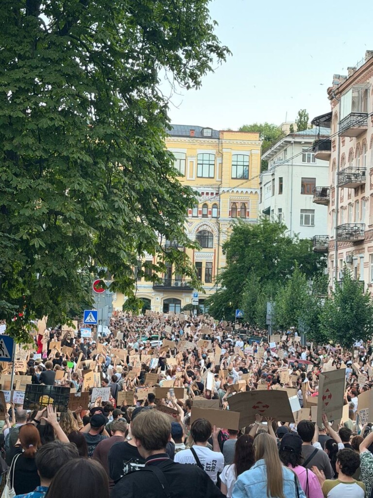 Позиція БФ «Схід SOS» щодо мирних протестів на підтримку прозорості кадрових рішень та тиску на інших учасників | БФ «Схід SOS», картинка №3