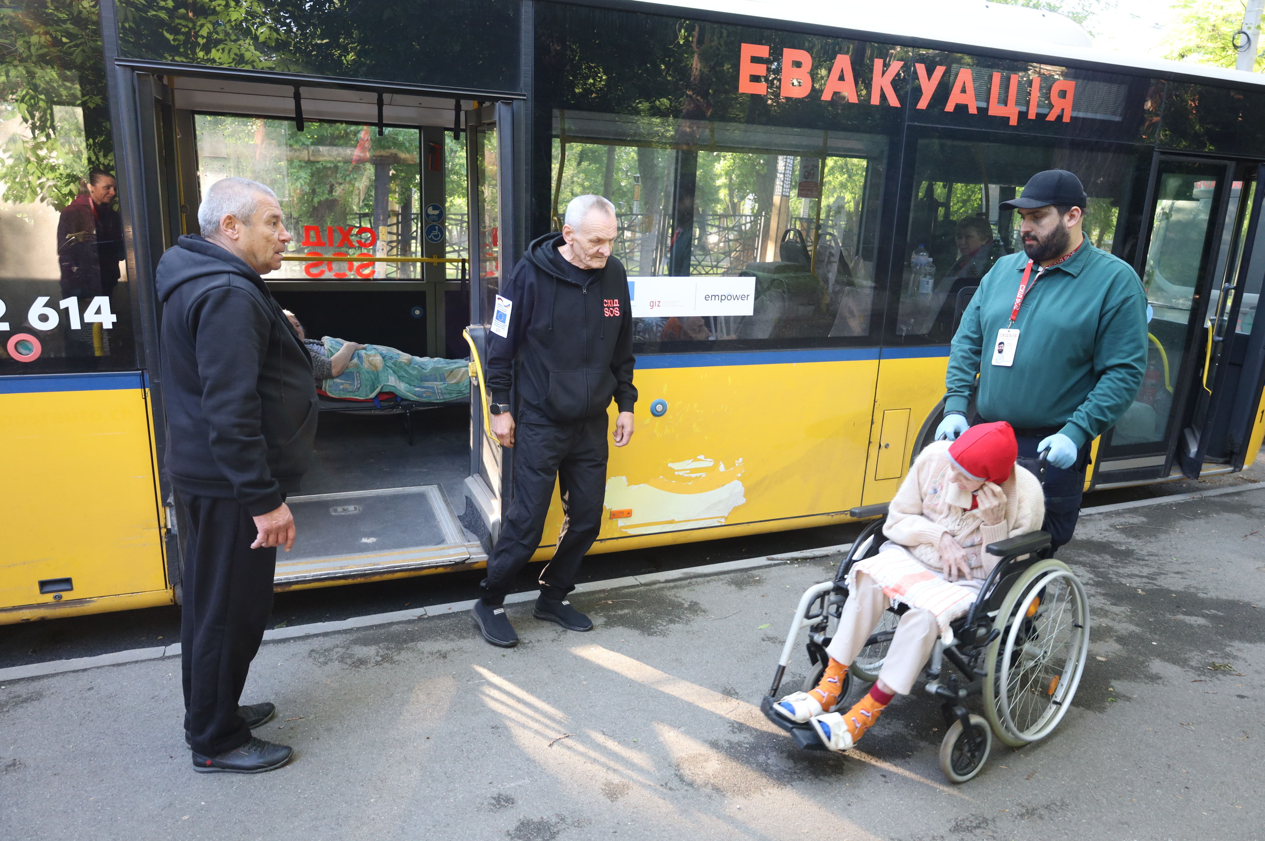Дорога до нового дому: БФ «Схід SOS» забезпечив розселення та соціальне перевезення 15 евакуйованих із прифронту | БФ «Схід SOS», картинка №11