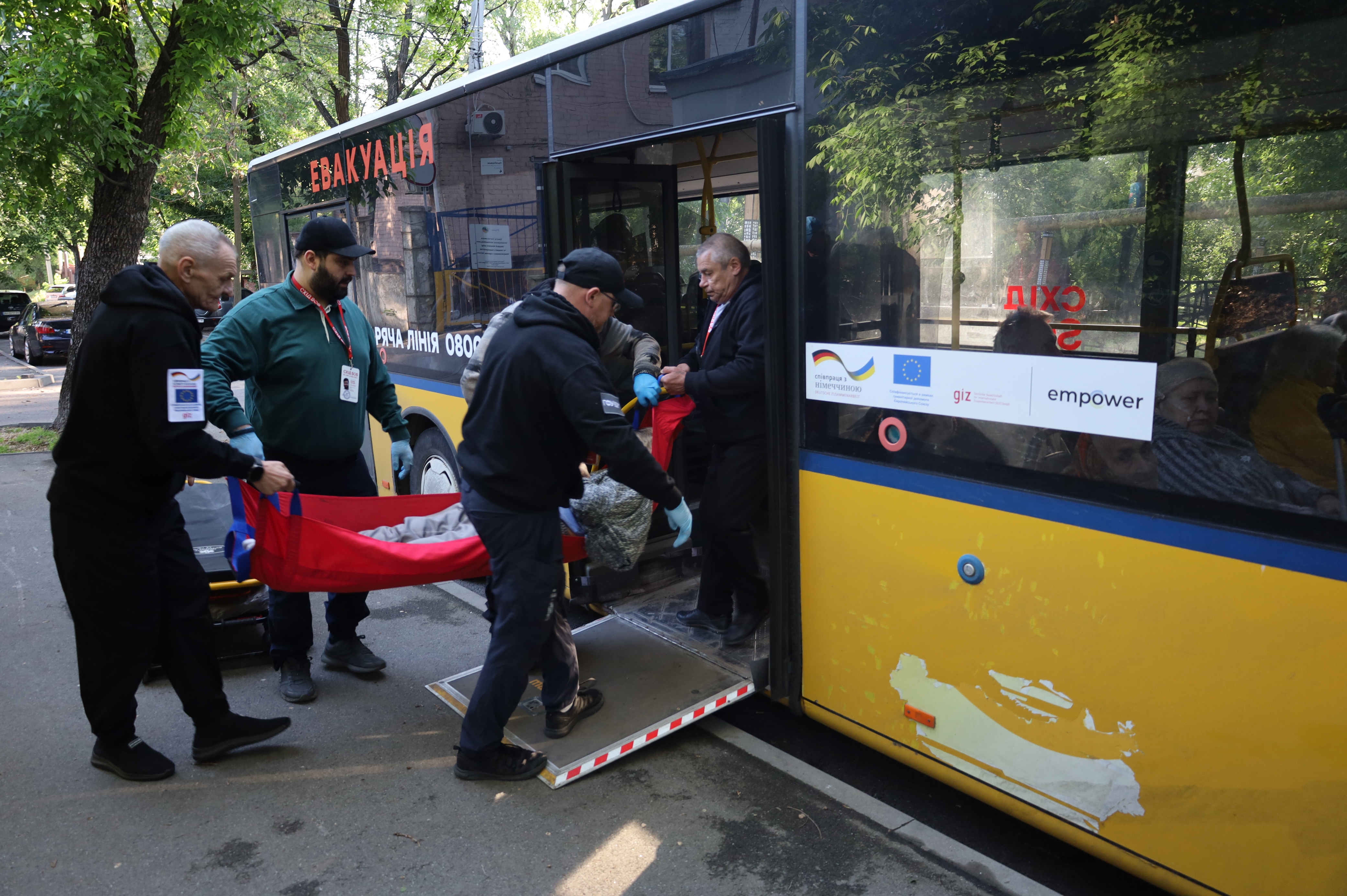 Дорога до нового дому: БФ «Схід SOS» забезпечив розселення та соціальне перевезення 15 евакуйованих із прифронту | БФ «Схід SOS», картинка №5