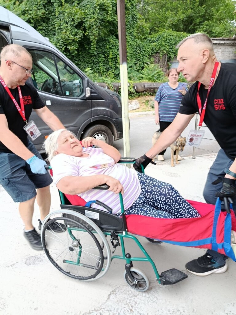 У співпраці Мінсоцполітики та БФ «Схід SOS»: 50 евакуйованим із прифронту надали послугу медсестринського догляду в трьох областях України | БФ «Схід SOS», картинка №3