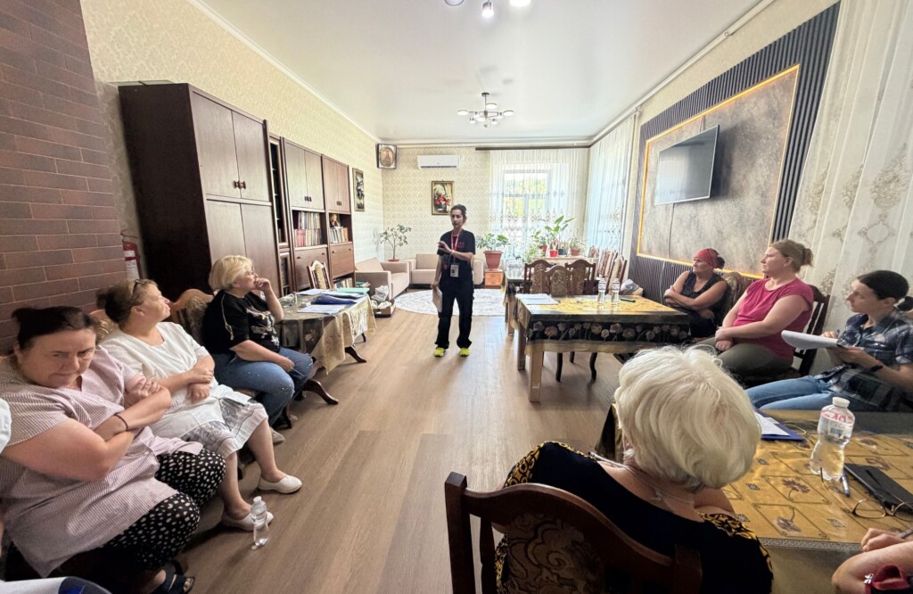 БФ «Схід SOS» розпочав цикл навчань для працівників 6 осель стаціонарного догляду в трьох областях України | БФ «Схід SOS», картинка №8