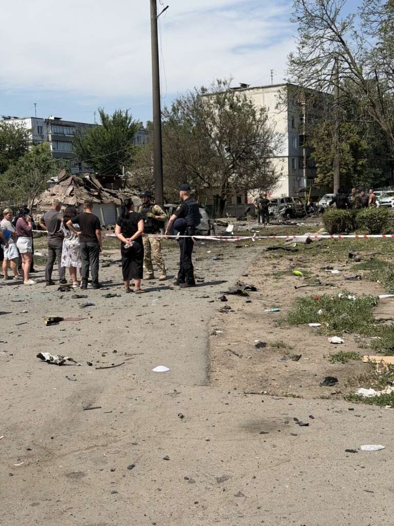 Поруч на місцях ворожих атак: регіональні команди БФ «Схід SOS» підтримали постраждалих у Запоріжжі та Павлограді | БФ «Схід SOS», картинка №5