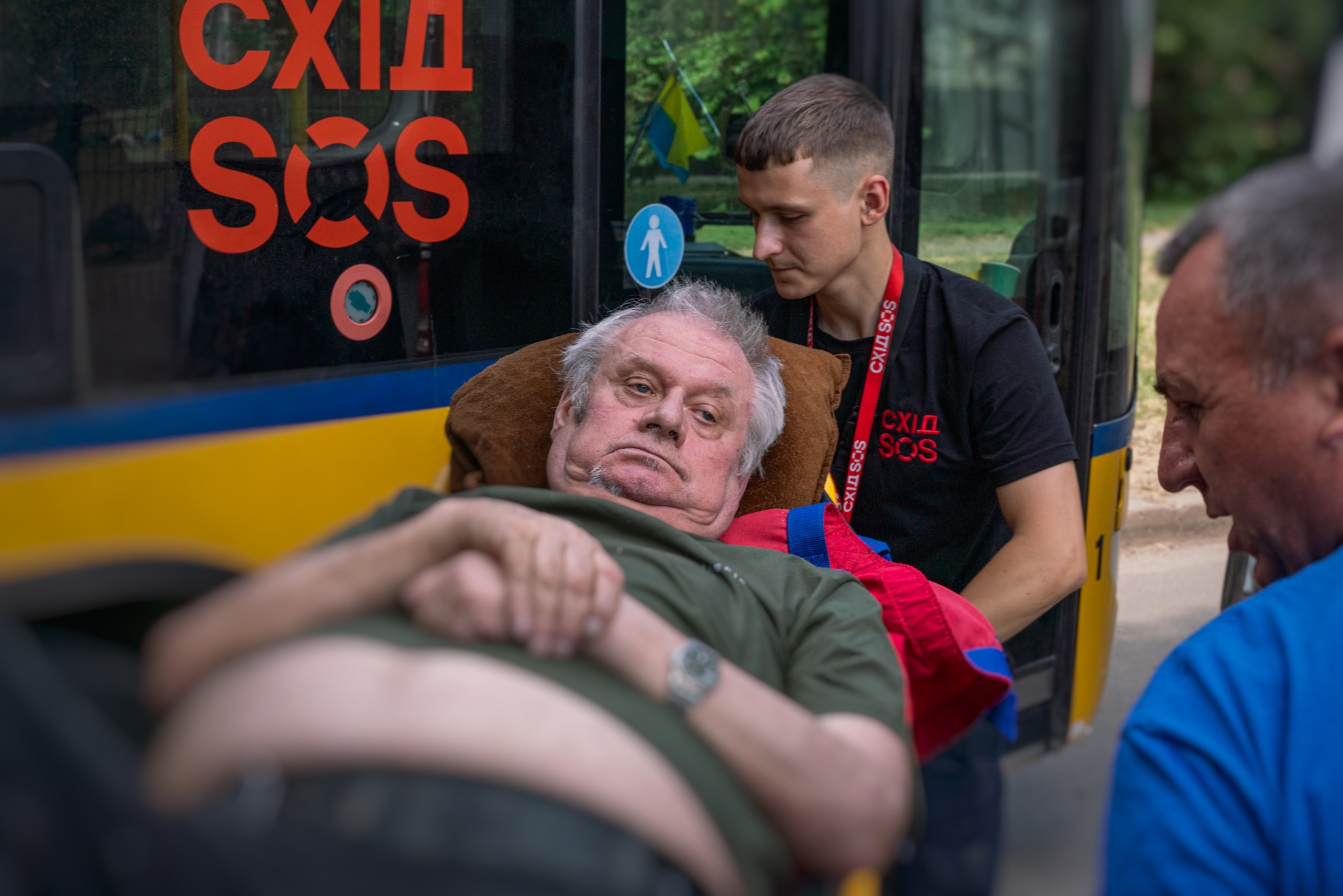Кілька сумок поруч, домашній улюбленець на руках і багато невідомого попереду | БФ «Схід SOS», картинка №5