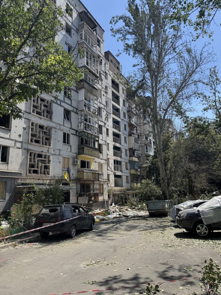 Поруч на місцях ворожих атак: регіональні команди БФ «Схід SOS» підтримали постраждалих у Запоріжжі та Павлограді | БФ «Схід SOS», картинка №6