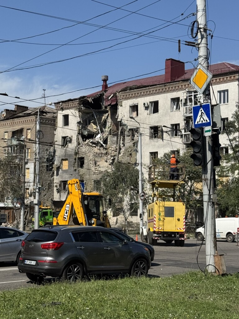 Поруч на місцях ворожих атак: регіональні команди БФ «Схід SOS» підтримали постраждалих у Запоріжжі та Павлограді | БФ «Схід SOS», картинка №9