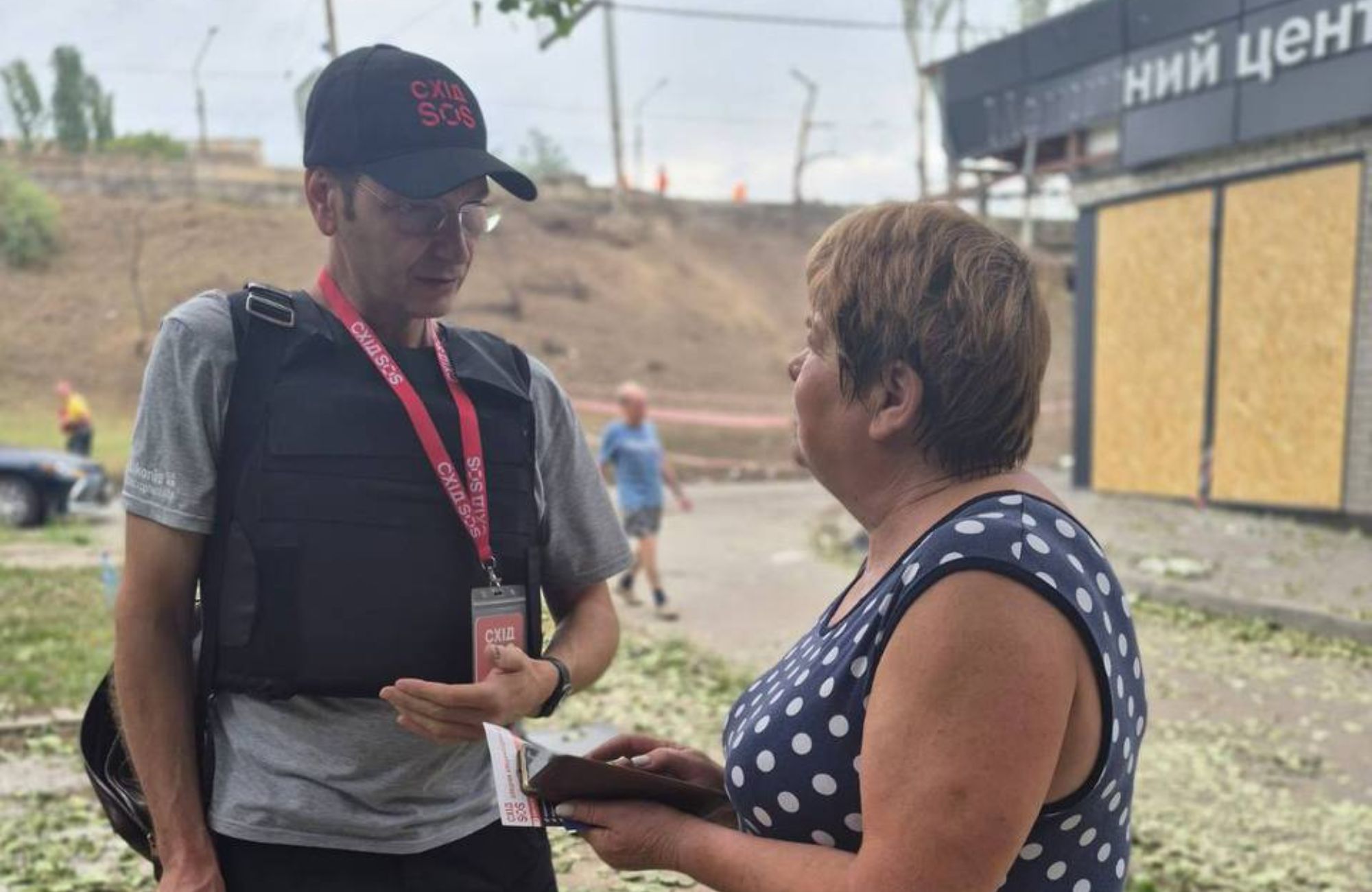 Підтримка на місцях ворожих обстрілів у Запоріжжі: команда БФ «Схід SOS» надала консультації постраждалим | БФ «Схід SOS», картинка №5