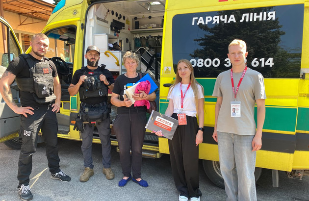 Евакуюючись із Краматорська, вона рознесла сусідам продукти, а вуличним котам налила свіжого молока