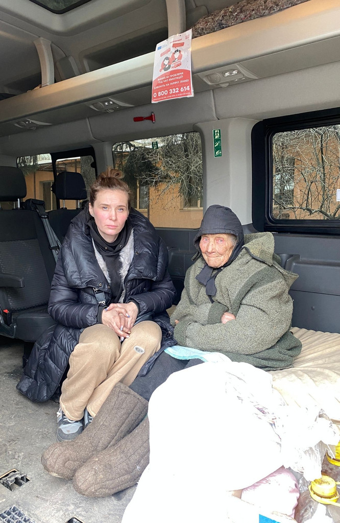 «Зволікати з виїздом було небезпечно»: як 98-річна пані Раїса залишила прифронтову Листівку і знайшла безпеку за підтримки БФ «Схід SOS» | БФ «Схід SOS», картинка №2